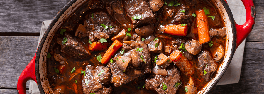 Carne estofada al vino tinto | Vino Gato - Típico Chileno